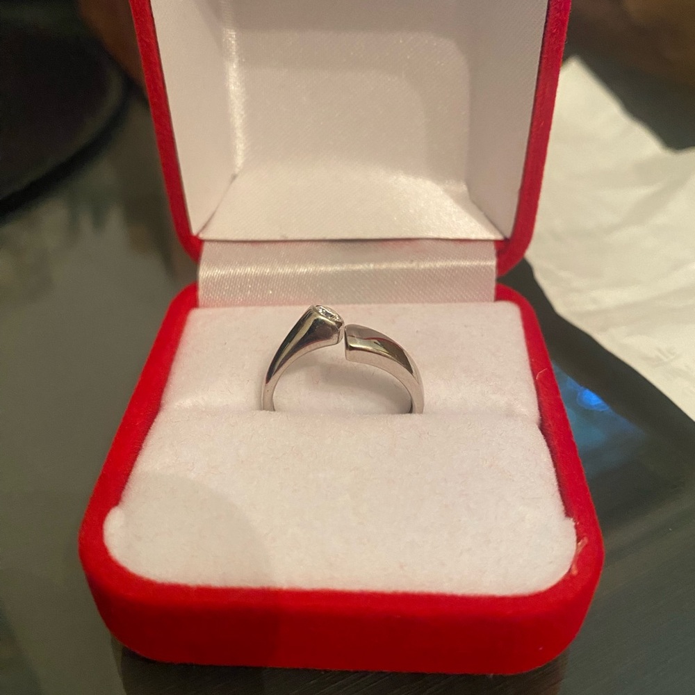Ladies 14kt White Gold .10ct Genuine Diamond Wrap Ring Size 6